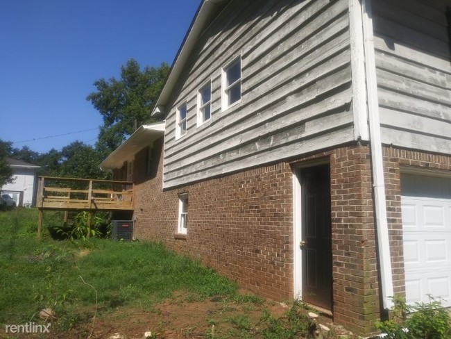 Building Photo - 3 br, 2 bath House - 3150 Sandy Plains Rd