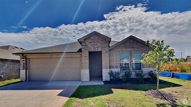 Building Photo - 2928 Firefly Dr