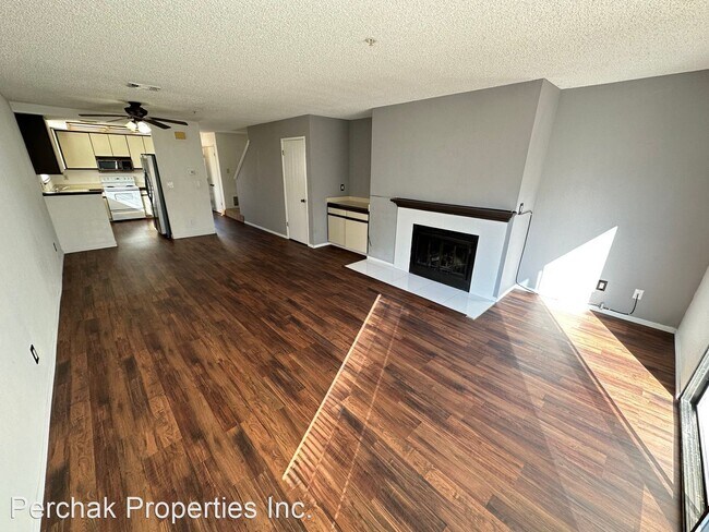 Building Photo - 2 br, 2 bath House - 2725 Oak Road # F