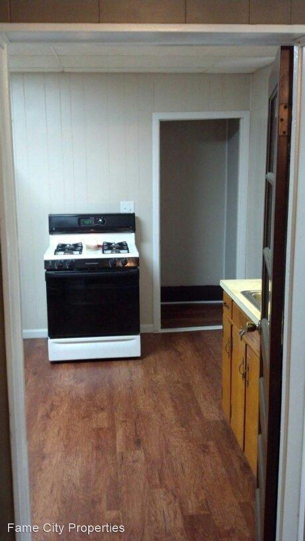 Building Photo - 3 br, 1 bath House - 1014 Erie St S