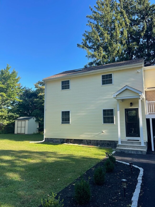 Building Photo - DELAPLANE MANOR
