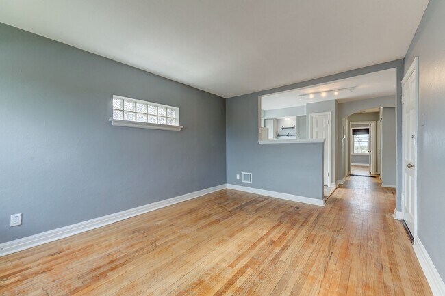 Foto del edificio - 4948-4948 Kemper Ave