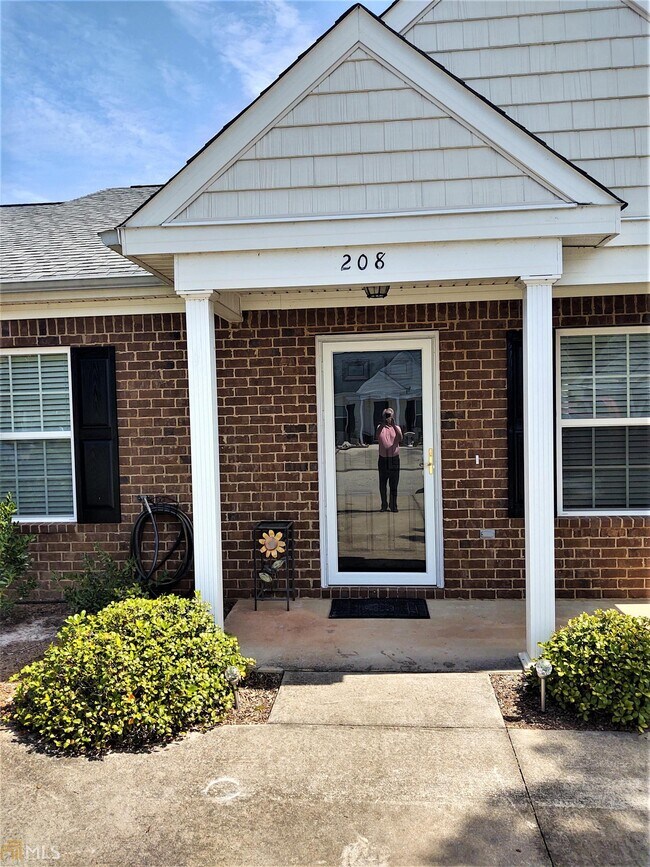 Building Photo - 208 Sunview Dr