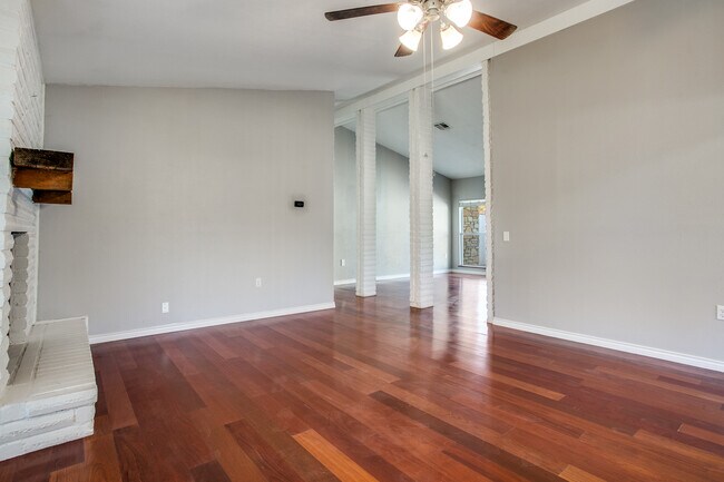 Foto del edificio - 13910 Thebes Cir