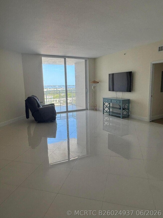 Foto del edificio - 350 N Federal Hwy