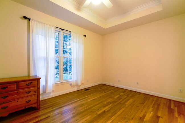 Foto del edificio - AVAILABLE NOW! $500 rent credit for April!...