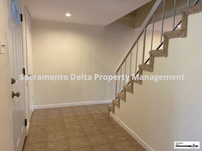 Foto del edificio - Updated 3 Bedroom Townhome in North Tahoe Park