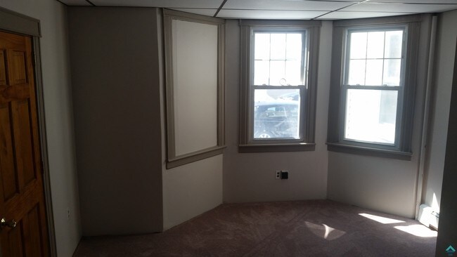 Building Photo - 6433 Admiral Ave