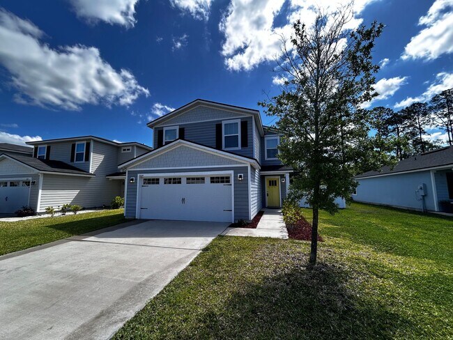 Foto del edificio - Charming, newer construction, 3 bedroom 2.5 bath home with Fenced In Yard and 2 car garage! Pest ...