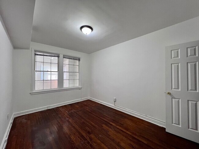 Foto del edificio - 1329 Adams St NE