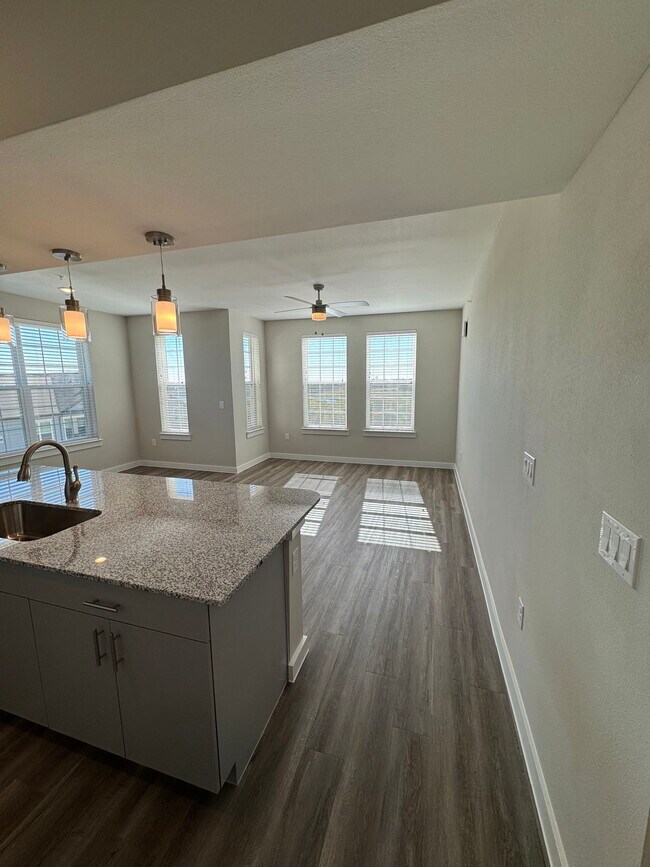 Building Photo - 5000 Overboard Cv