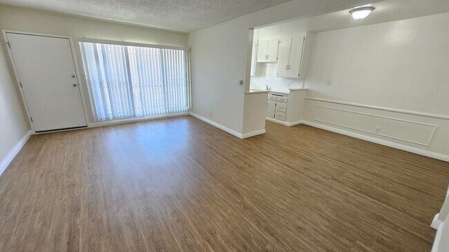 Foto del edificio - 3945 Stevely Ave