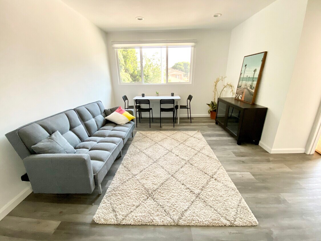 Foto principal - 2233 Riverdale Ave
