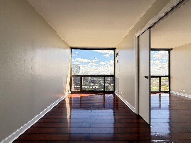 Foto del edificio - 4343 N Clarendon Ave