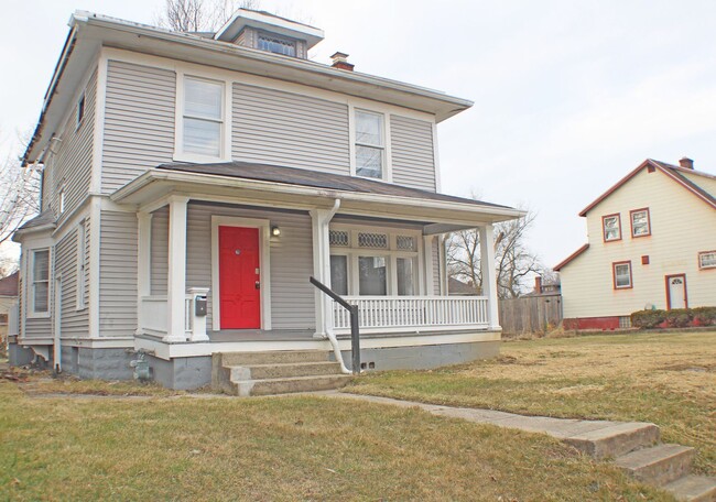 Building Photo - Oxford Home: New Year, New Home: 50% Off F...