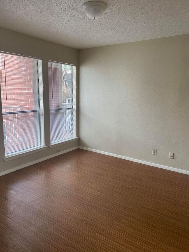 Building Photo - Sunchase 209 N/M