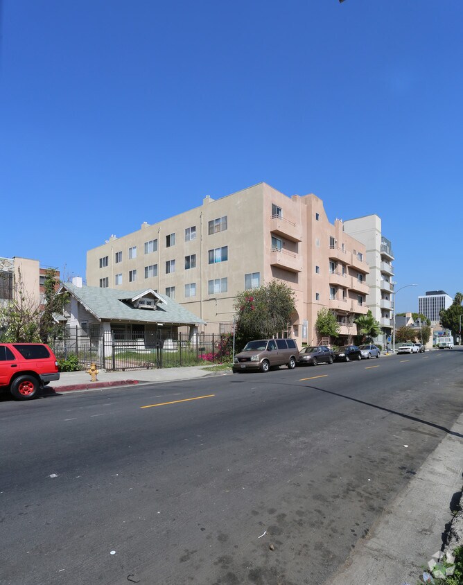 825 S Harvard Blvd - 825 S HARVARD BL