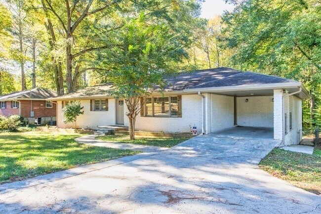 Building Photo - 2370 Shallowford Rd