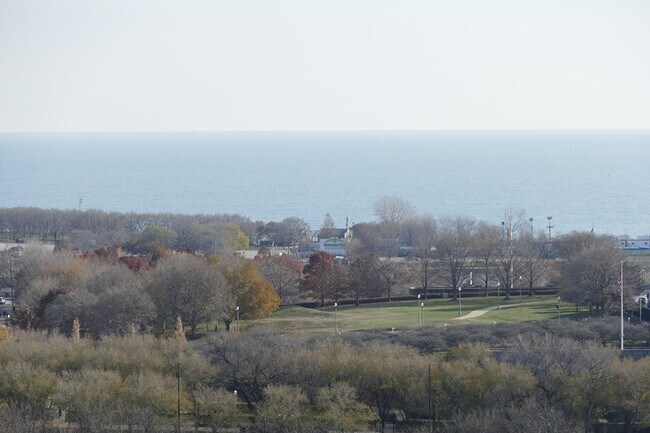 Building Photo - 1400 S Michigan Ave