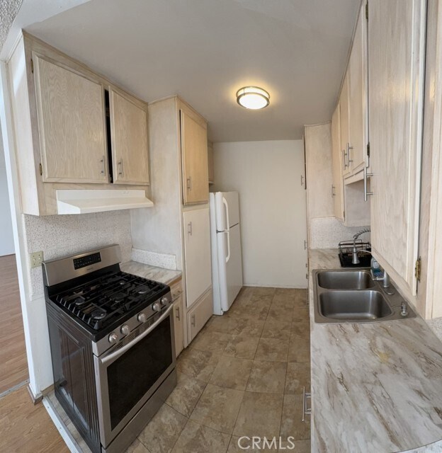 Foto del edificio - 14218 Sylvan St