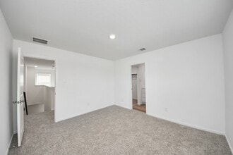 Building Photo - 1006 Moon Drop Ln