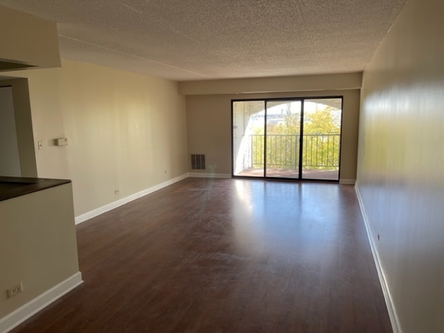 Building Photo - 350 Plum Creek Dr