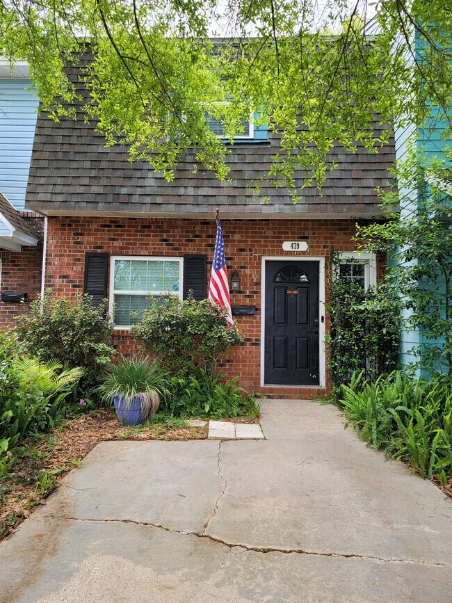 Building Photo - 479 E Van Buren St