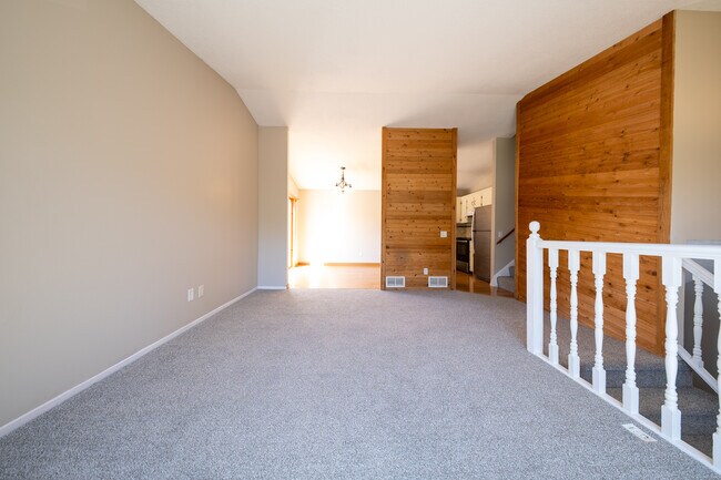 Foto del edificio - 16068 Foliage Ave