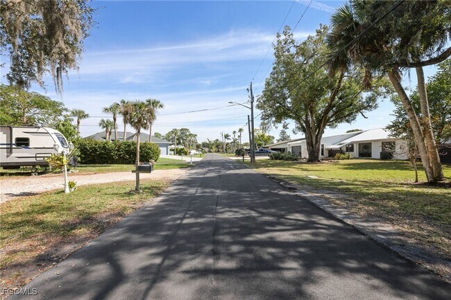 Foto del edificio - 13529 Island Rd