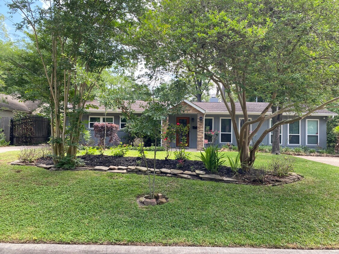 Primary Photo - 1320 Woodvine Dr