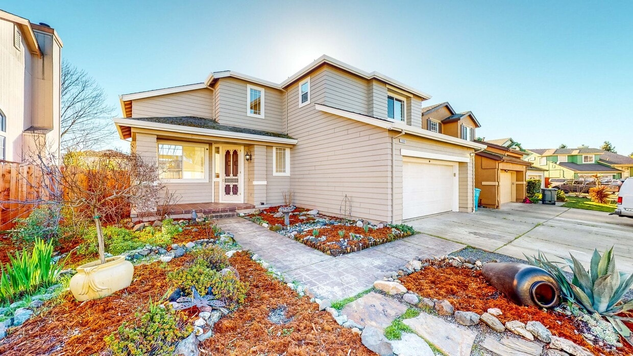 Primary Photo - Coming Soon! Bright and Beautiful 4 bedroo...