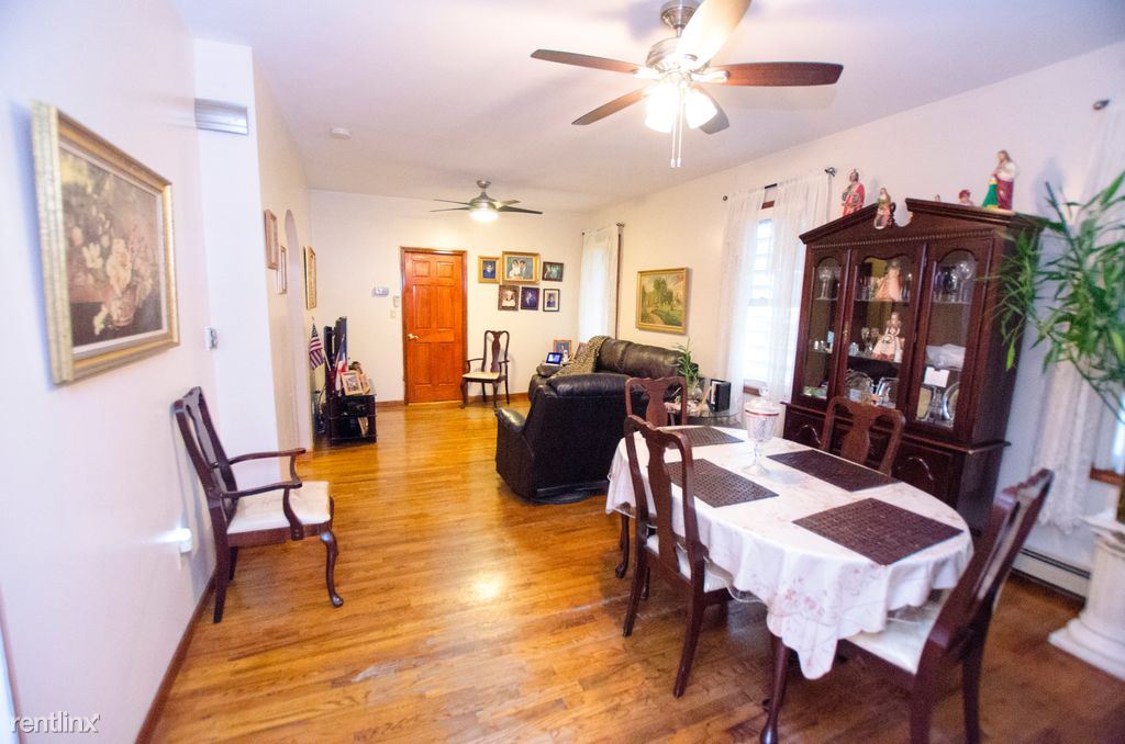 Foto principal - 9635 Corona Ave