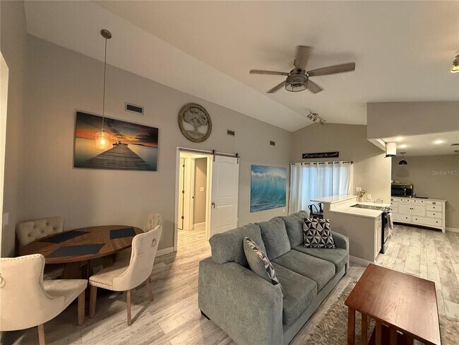 Foto del edificio - 13717 Lazy Oak Dr
