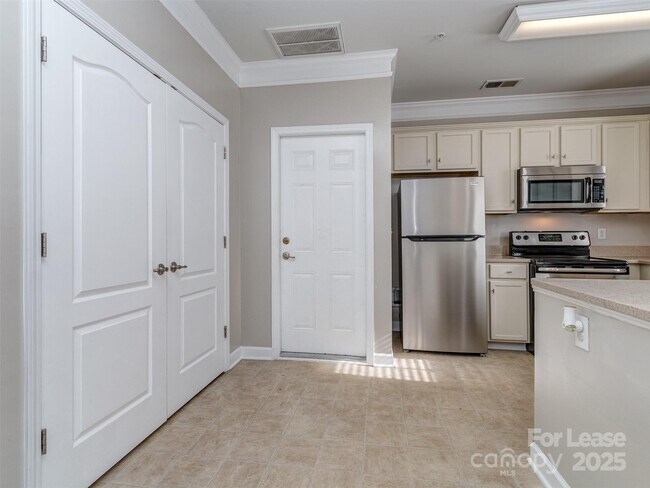 Building Photo - 2074 Ayrsley Town Blvd