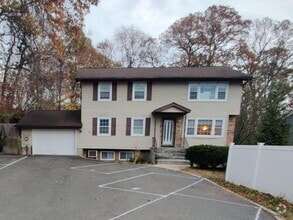 Building Photo - 174A Iceland Dr