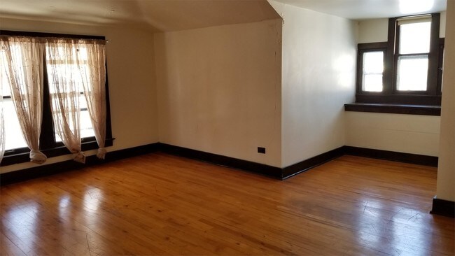 Building Photo - 1321 Hogeboom Ave