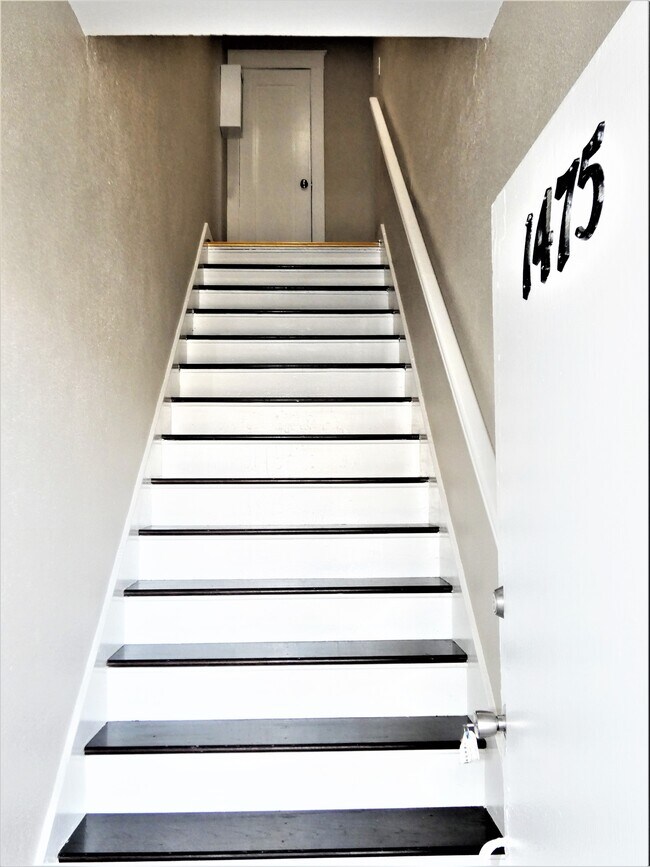 Building Photo - 1475 Chestnut Ave