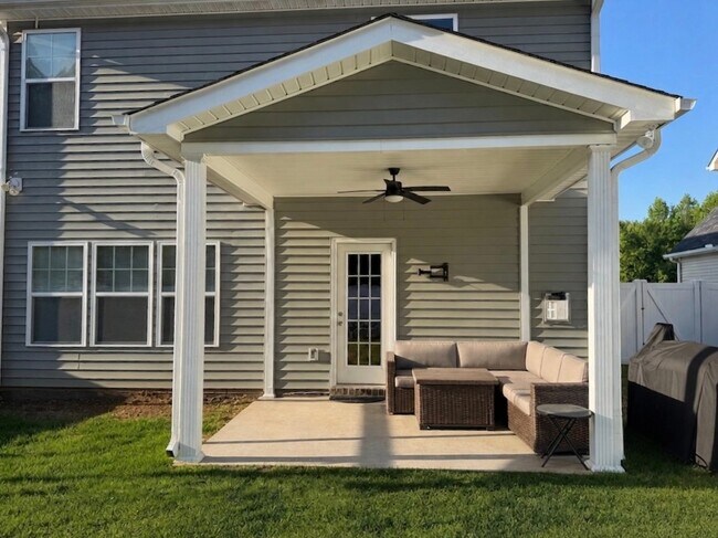 Foto del edificio - 114 Hanover Ct
