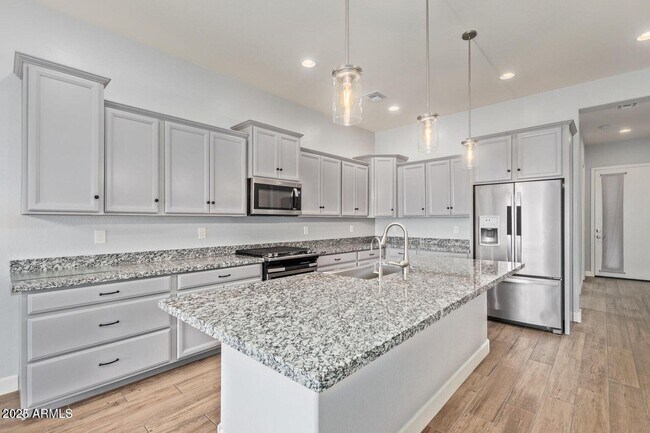 Building Photo - 2072 E Lantana Dr