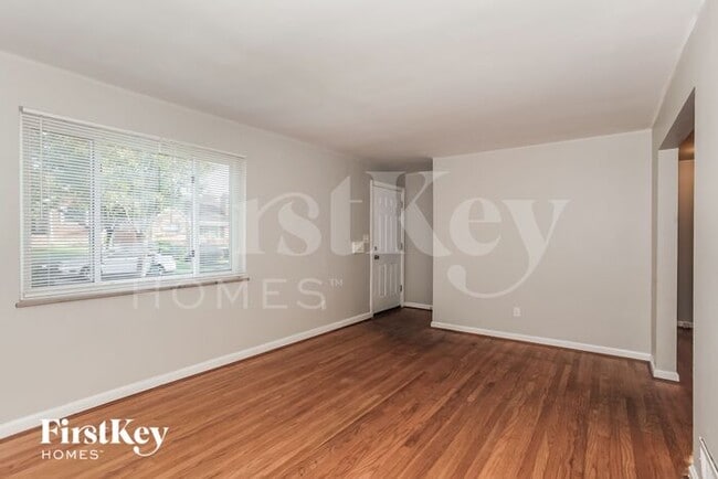 Building Photo - 2849 Veazey Ave