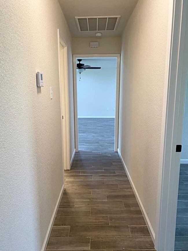 Foto del edificio - 119 Pinevale Way