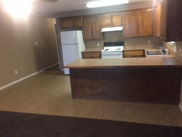 Primary Photo - 107 Elm Creek Dr