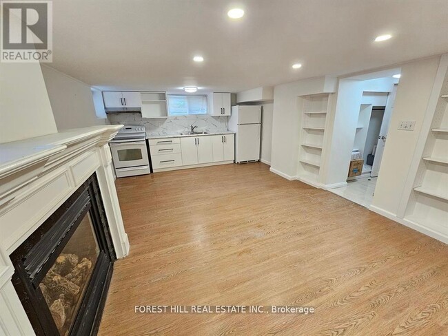 Building Photo - 240 Martins St