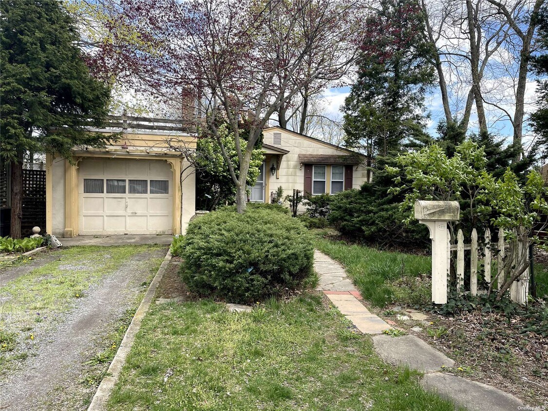 2899 Davison St, Oceanside, NY 11572 House Rental in Oceanside, NY