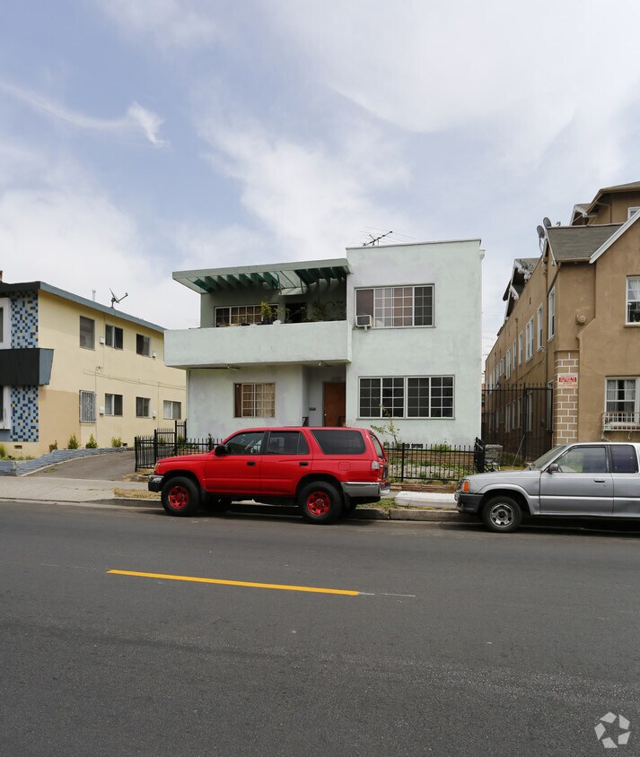 Building Photo - 826 S Harvard Blvd