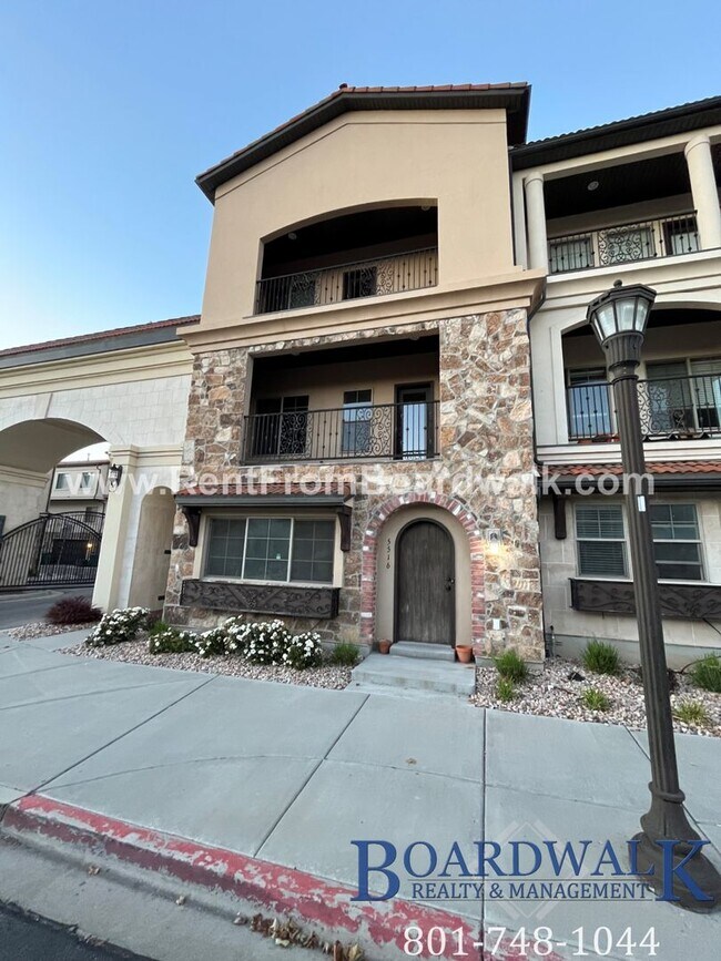 Foto del edificio - Spectacular 3 bed 2.5 bath in Highland