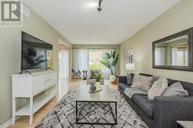 Building Photo - 5 Camm Crescent