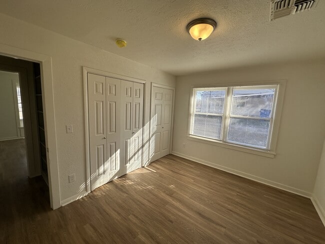 Building Photo - 1008 S 14th St