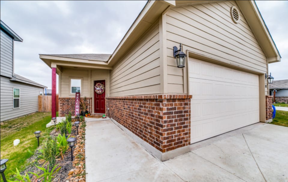 Primary Photo - 12811 Lucas Ridge Dr