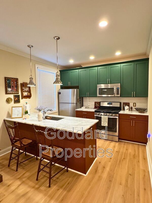 Building Photo - 907 Stiles St